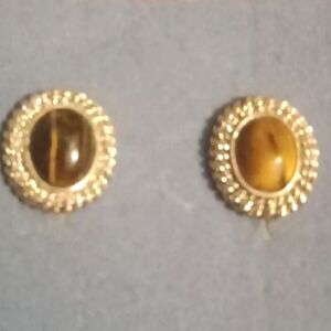 🩷Vintage Avon signed tigers eye clip on earrings